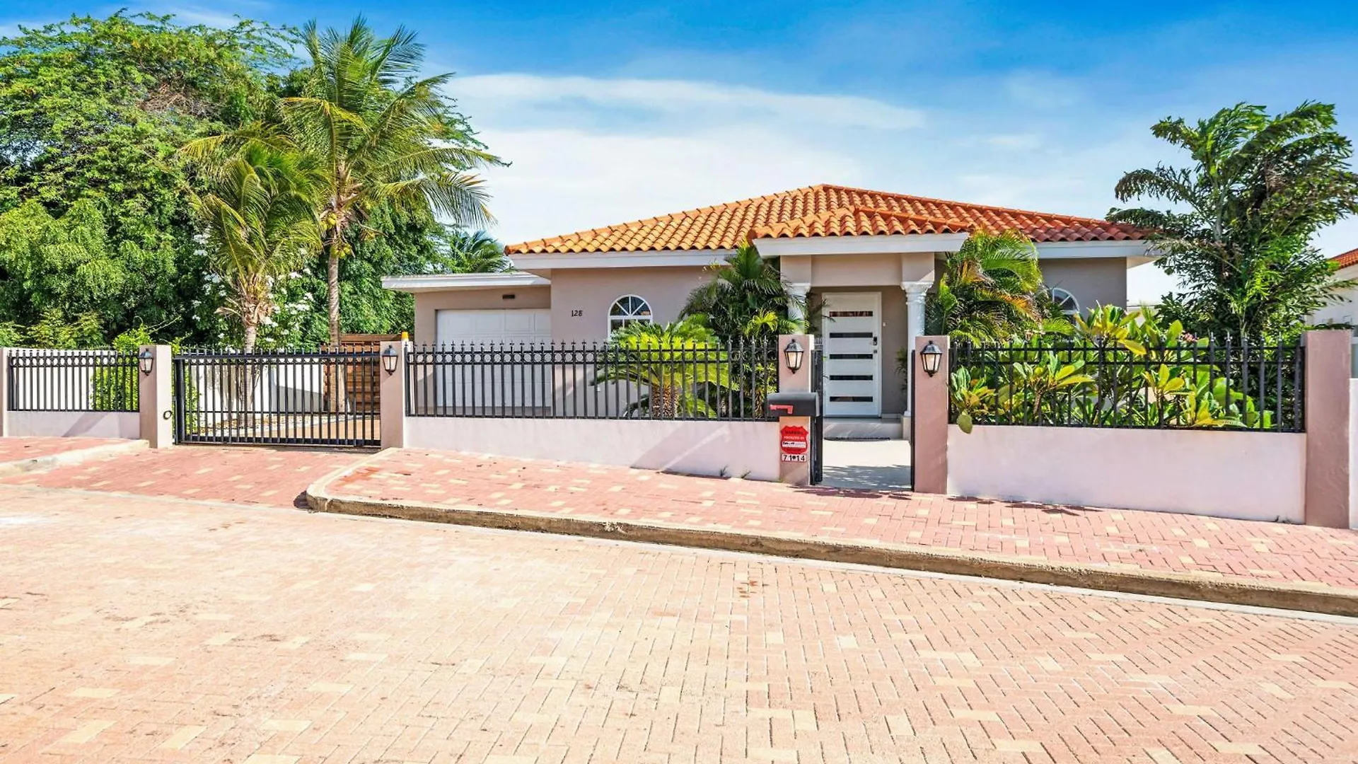 Rooi Santo 128 Villa Palm Beach